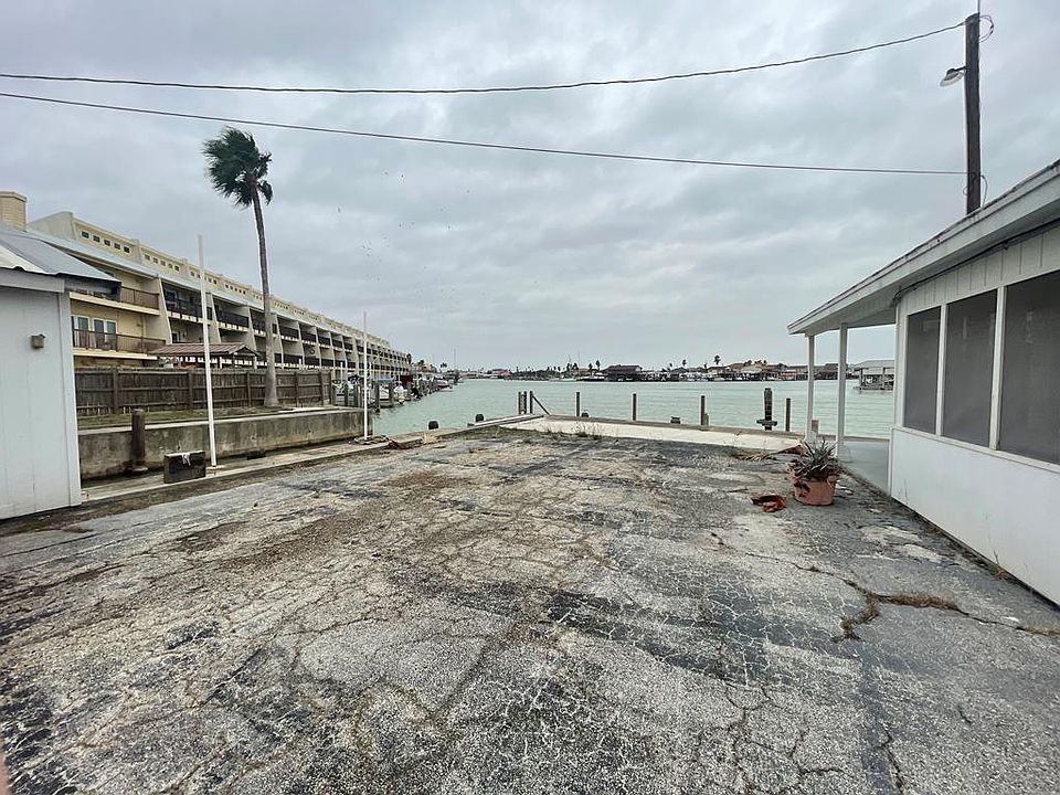 1st image of 390 N Yturria St