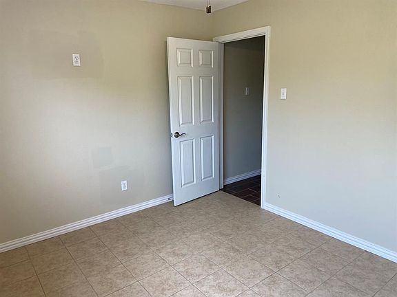5th image of 4139 Holloway Dr