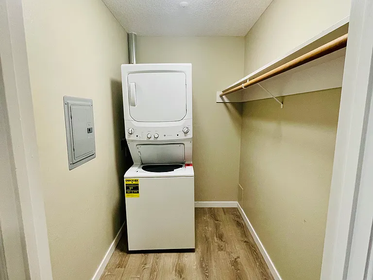1x1 - 560 SqFt