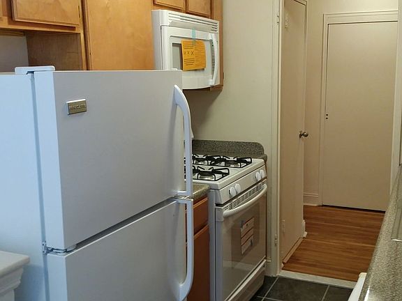 5th image of 8319 141st St APT 410