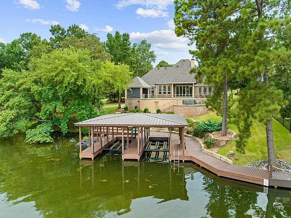 5th image of 101 Misty Oak Dr