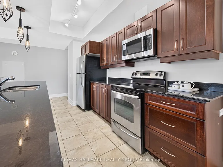 245 Kent St #909 — Photo 12