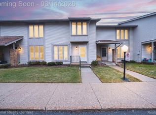 90 Willow Way, Waterford, MI