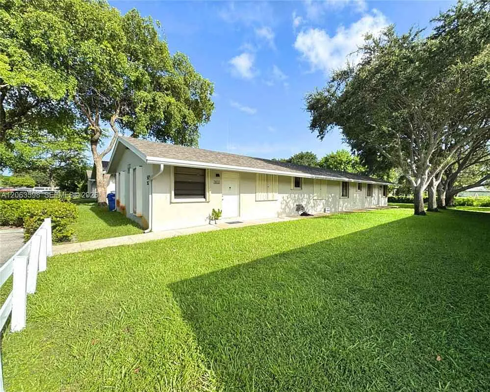 5637 Taft St # 5637 Hollywood, Fl 33021 — Photo 1