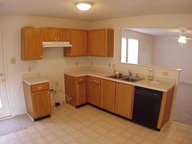 eat-in kitchen