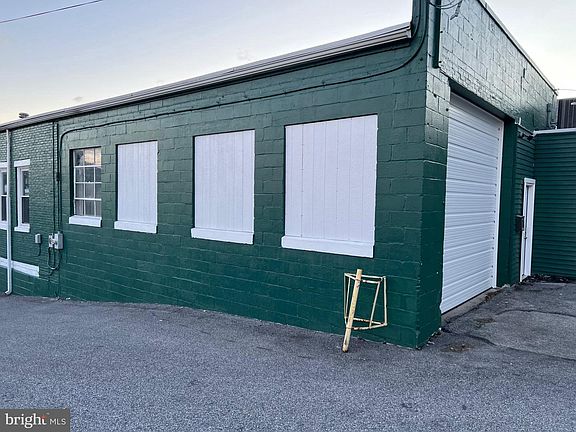 2nd image of 1880 W Market St
