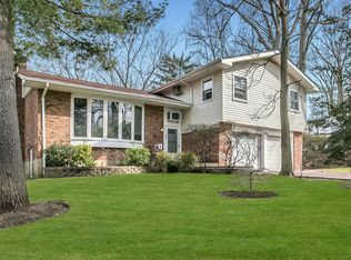 23 Lincoln Rd, Great Neck, NY 11021