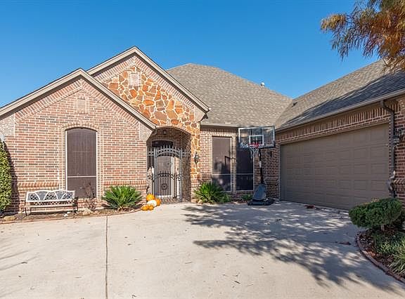 3rd image of 309 Lottie Ln