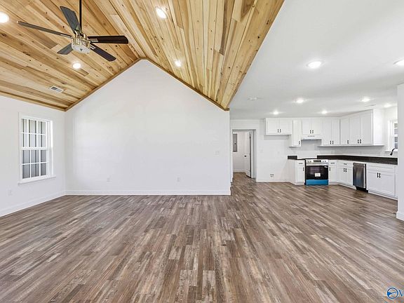 4th image of 317 Creekside Dr