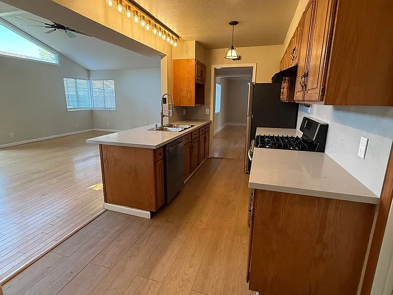 33 Mary Ct — Photo 5