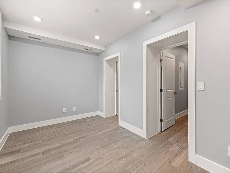 1609 Holbrook St NE #2 — Photo 11