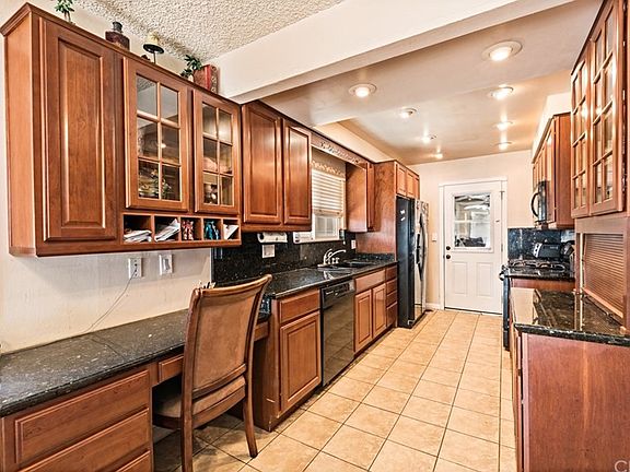 4th image of 3940 E El Carmen Ave