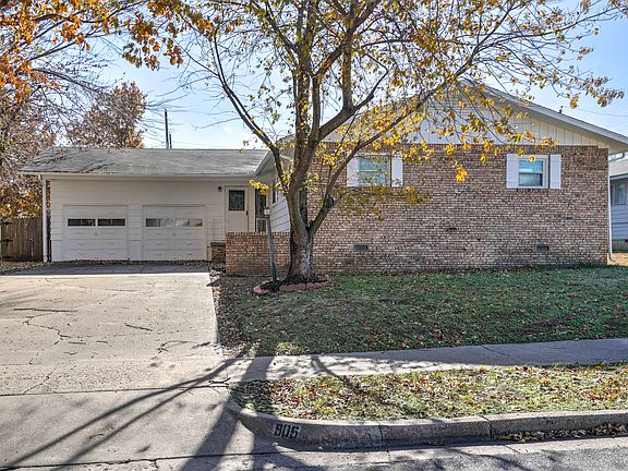 2nd image of 905 E Elgin Pl