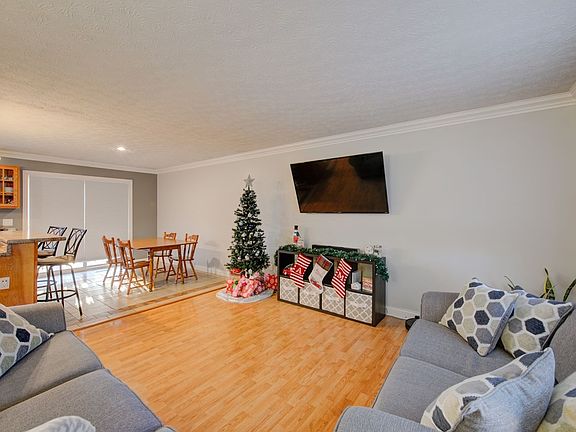 4th image of 8455 Village Dr