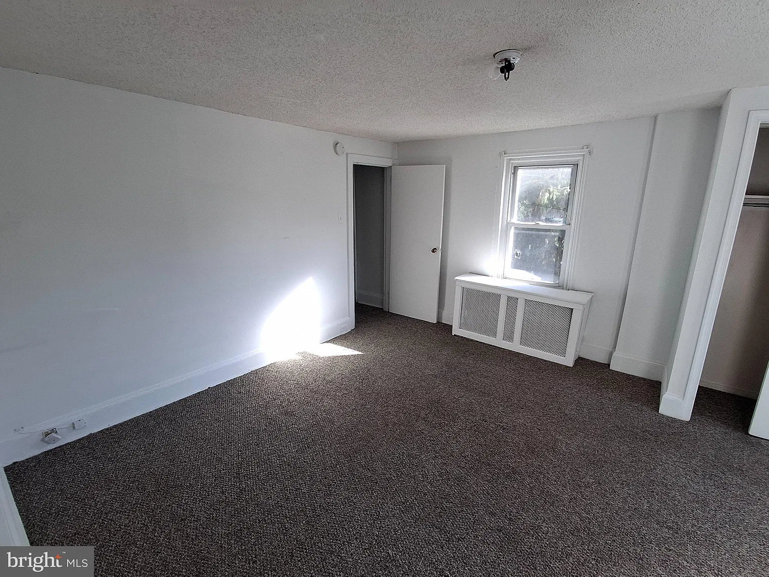 1 bed, 1.0 bath, 1726 sqft, $1,200 — Photo 3