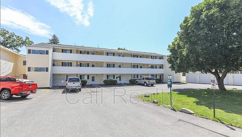 1 bed, 1.0 bath, 562 sqft, $1,045 — Photo 1