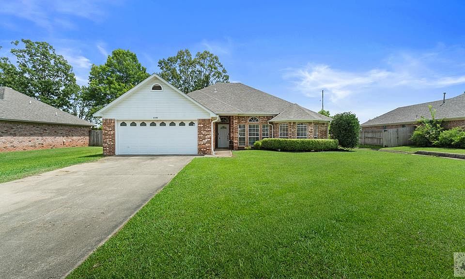 1st image of 2102 Woodway Dr