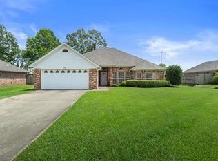 2102 Woodway Dr, Texarkana, AR 71854