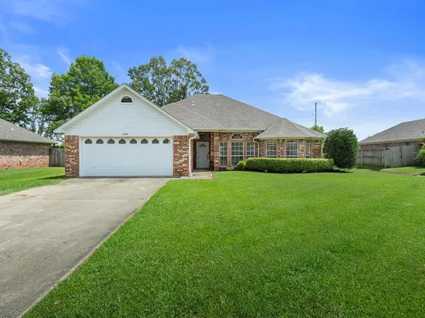 2102 Woodway Dr, Texarkana, AR 71854