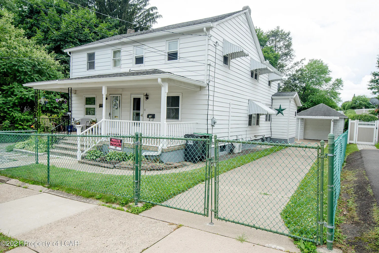16 Fairview St photo 1