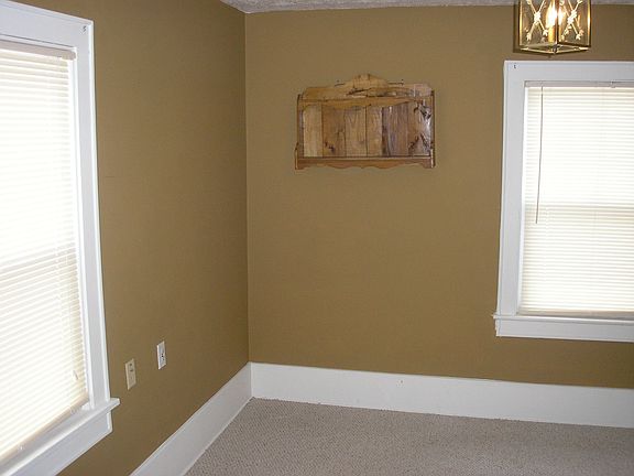 Bedroom with walkin closet