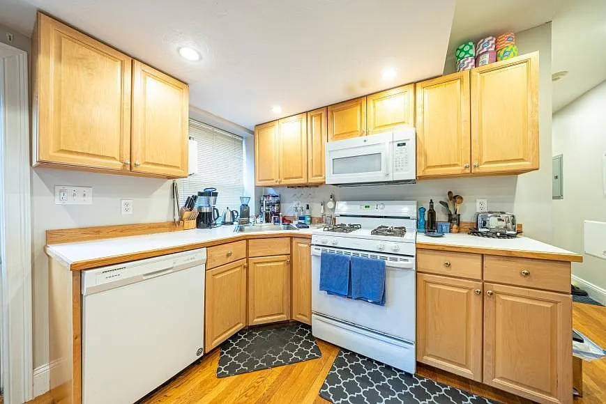2 bed, 9999 sqft, $3,495 — Photo 2