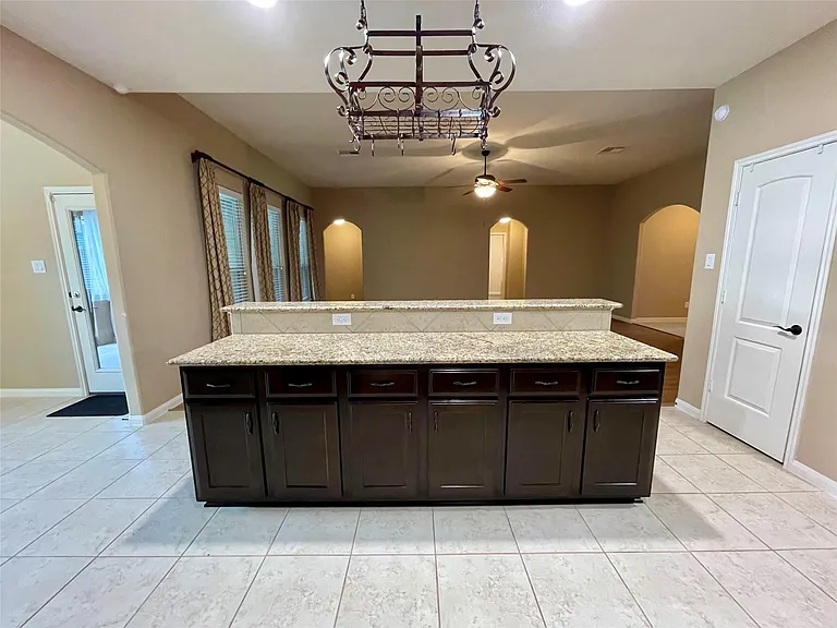 2035 Borthwick Ln — Photo 16