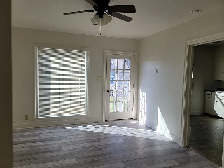 351 W I St — Photo 2