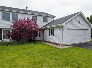2933 Dorothy Dr, Aurora, IL 60504