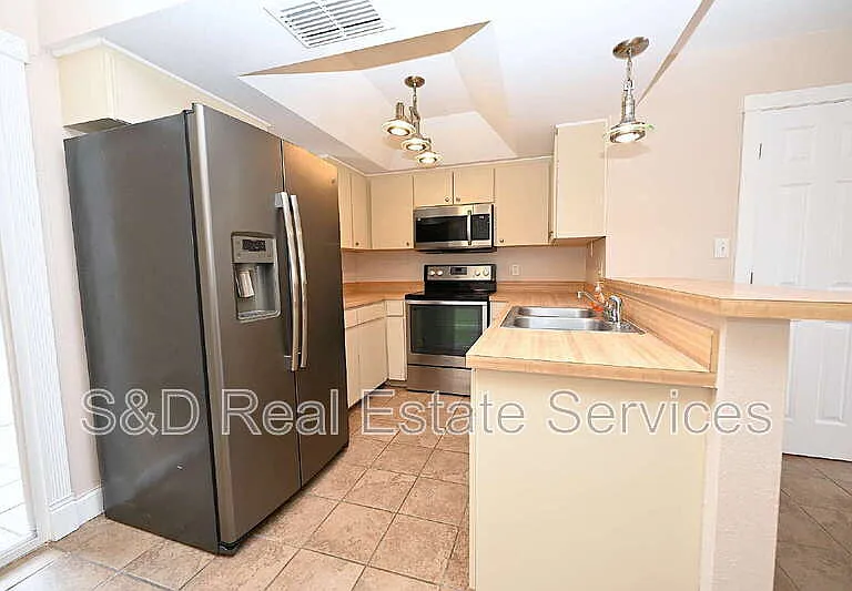 349 Market Sq E — Photo 3