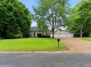 12 Green Garden Dr, Saint Ann, MO 63074