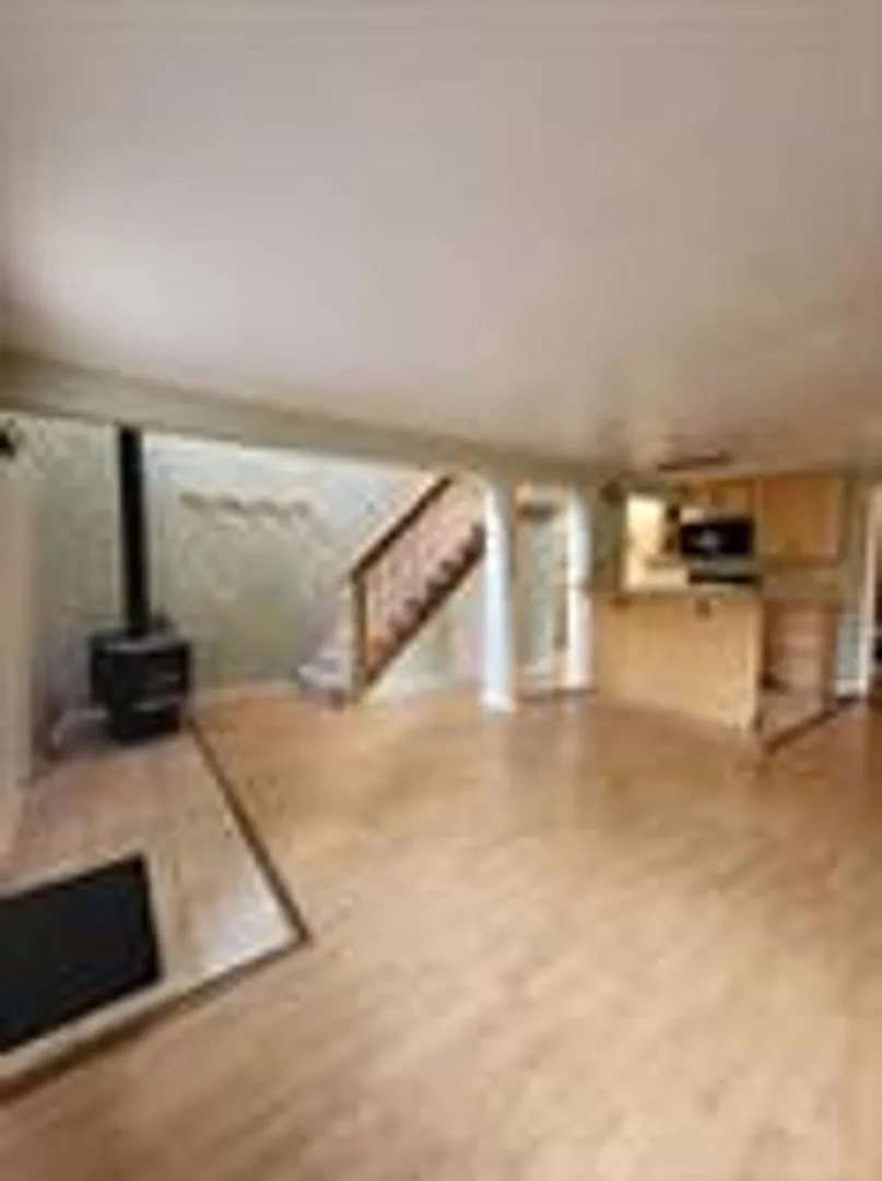 Bus route! Pets considered! Bonus loft! — Photo 2