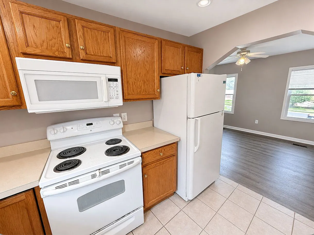 739 Harriet Street - 1 — Photo 4