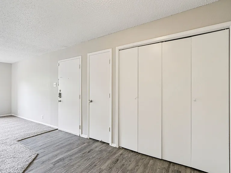 A1 - 1BD, 1BA - 707SF - Front Door/Dining Room