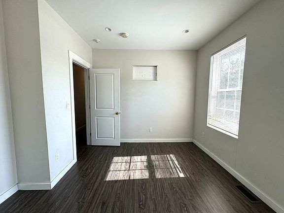 4th image of 75 Williams St #2L