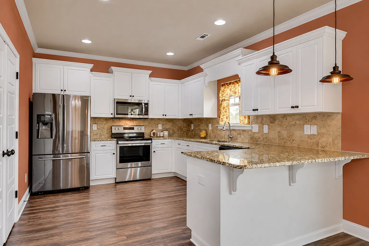 1030 Swan Ct — Photo 2