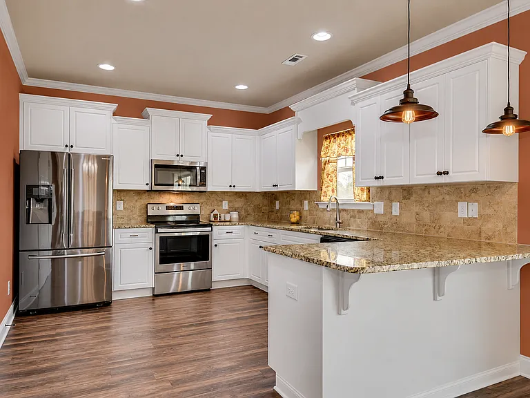 1030 Swan Ct — Photo 2