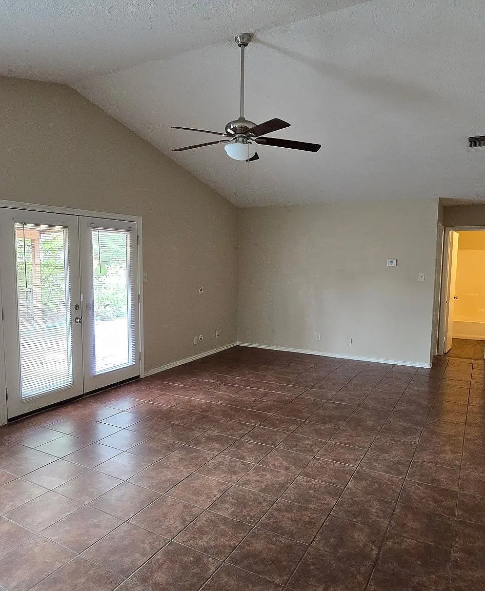 2 bed, 2.0 bath, 815 sqft, $1,275 — Photo 4