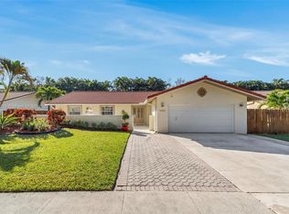 8832 Escondido Way E, Boca Raton, FL 33433