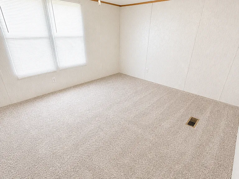 20766 Hamlet Dr — Photo 5