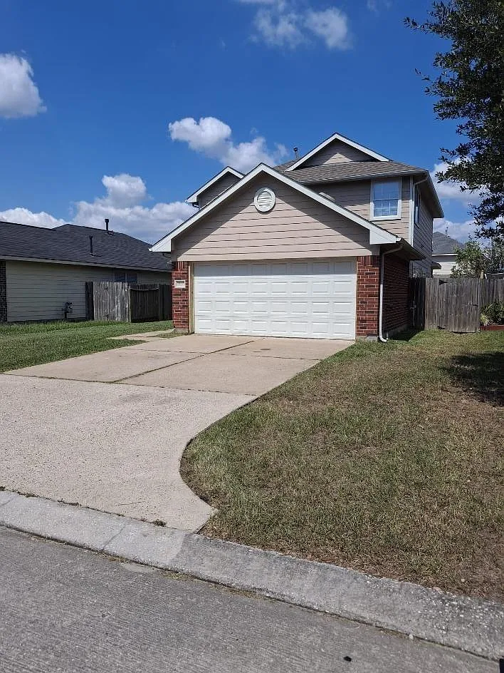 4 bed, 2.5 bath, 1838 sqft, $2,000 — Photo 1