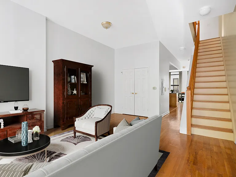 489 Manhattan Ave #2 — Photo 4