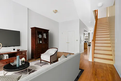 489 Manhattan Ave #2 Photo 1