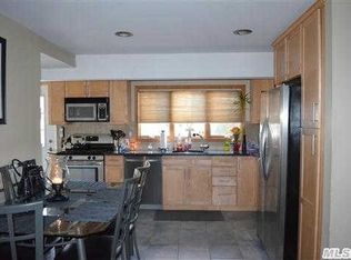 16 Beaver Dam Rd, Islip, NY 11751