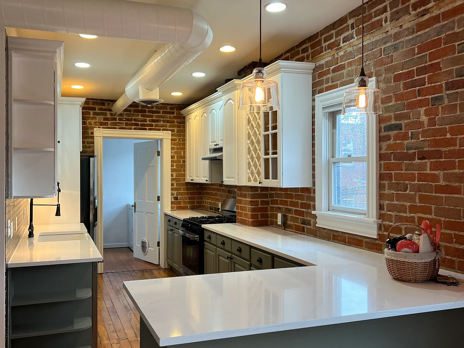 1 bed, 1006 sqft, $2,500 — Photo 2