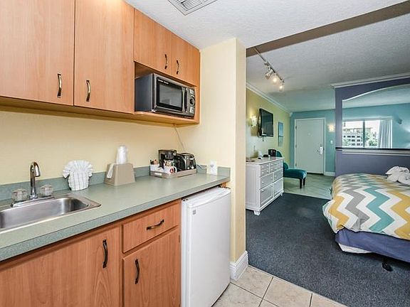 4th image of 455 S Gulfview Blvd