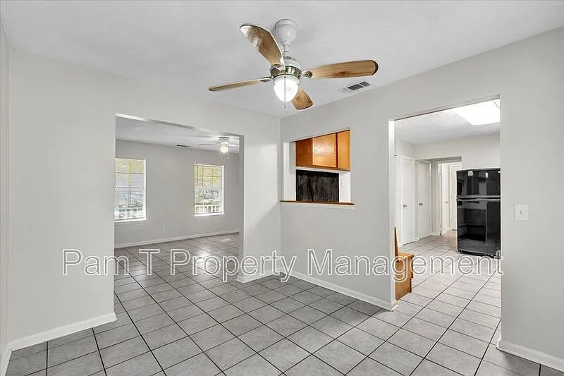 3 bed, 2.0 bath, 1312 sqft, $2,350 — Photo 4