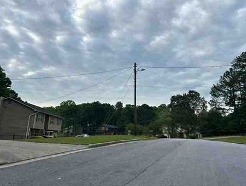 Exterior Neighborhood (street photo)