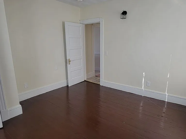 102-104 Kenyon St — Photo 11