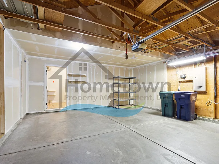 7358 N Aaron St — Photo 35